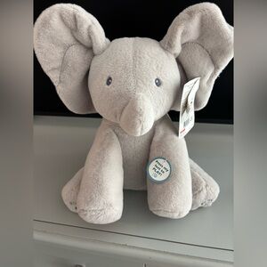 Bay Gund sing and play elephant